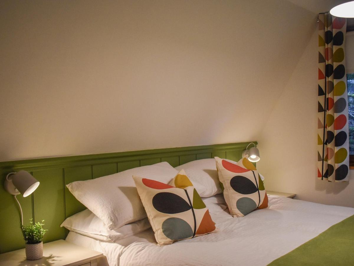 Pine Needle Lodge Kilfinnan Екстериор снимка